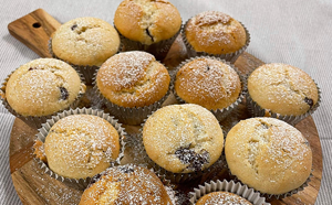 A plate of muffins